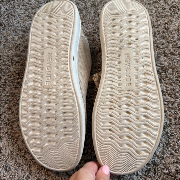 ⚡️HEY DUDE Women’s Cream Shoes - Picture 4 of 5